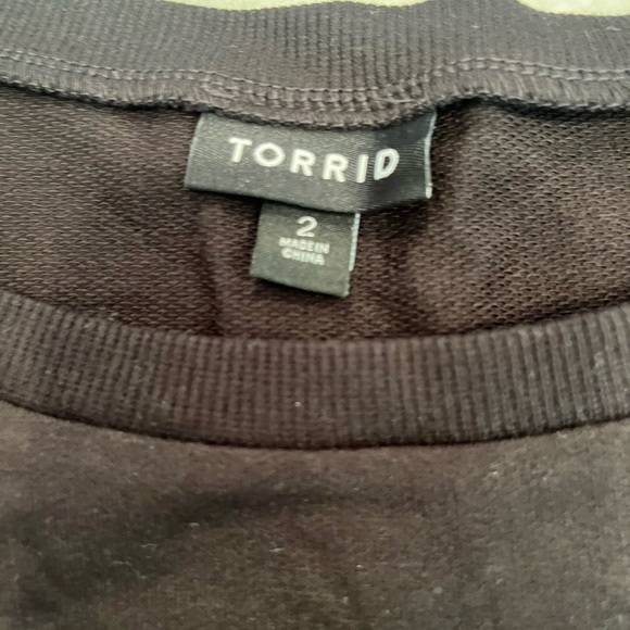 Adorable Torrid short sleeve Top! - Picture 3 of 3